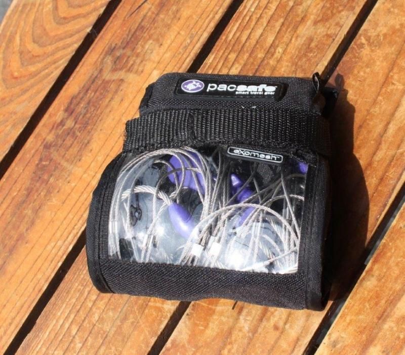 美品】Pacsafe 55ℓ 盗難防止ワイヤーネット 置き引き対策に！ 荷物を