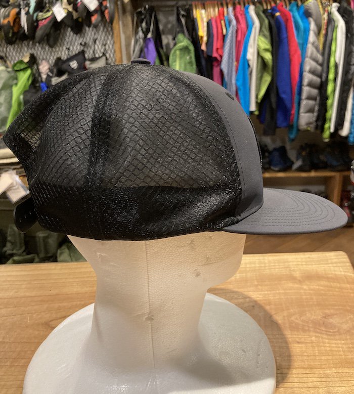 salomon サロモン＞ TRUCKER FLAT CAP トラッカーフラットキャップ