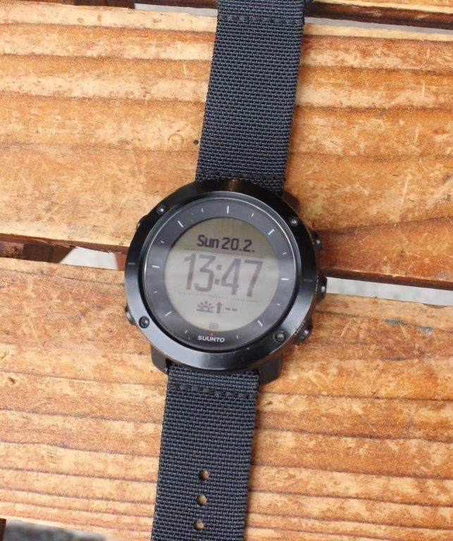 SUUNTO スント＞ TRAVERSE SAPPHIRE BLACK トラバースサファイア ...