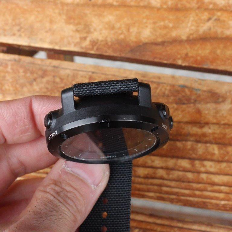 SUUNTO スント＞ TRAVERSE SAPPHIRE BLACK トラバースサファイア