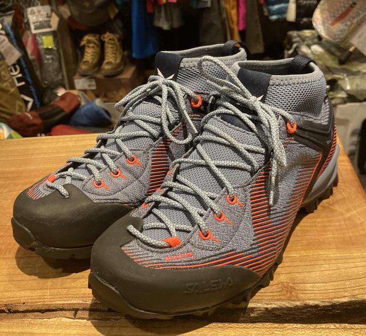 salewa トップ スニーカー