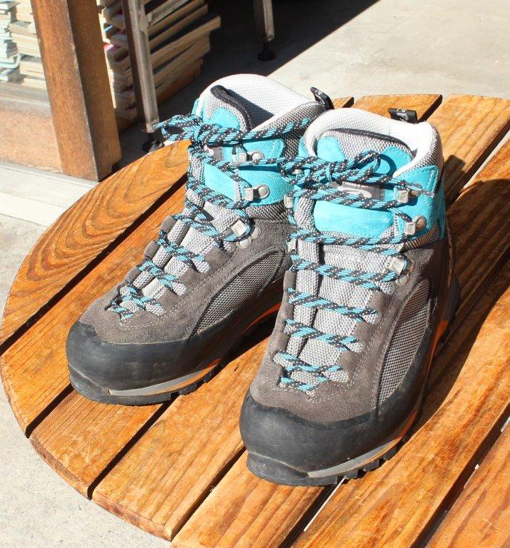 3824登山靴、スカルパ クリスタロGTX レディ - 登山用品