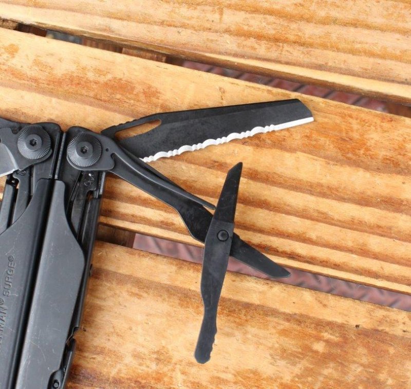 ＜LEATHERMAN　レザーマン＞　SURGE Black　サージブラック　【クリックポスト便】対応 | 中古アウトドア用品・中古登山用品  買取・販売専門店 : maunga (マウンガ)