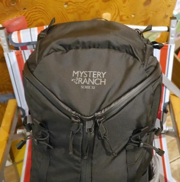 未使用品ミステリーランチ　スクリー32 紺 デイハイキングやアウトドアアクティビティに最適な SCREE 32【MYSTERY