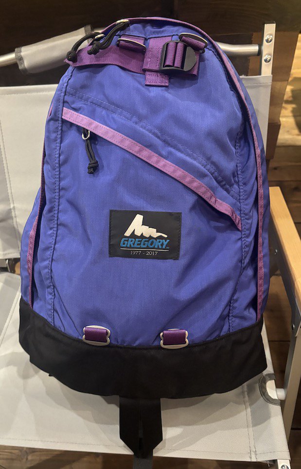 ＜GREGORY　グレゴリー＞　DAY PACK BLUE LETTER デイパック -40周年記念モデル- | 中古アウトドア用品・中古登山用品  買取・販売専門店 : maunga (マウンガ)