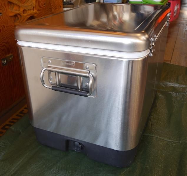 Coleman コールマン＞ 54QTステンレススチールベルトクーラー
