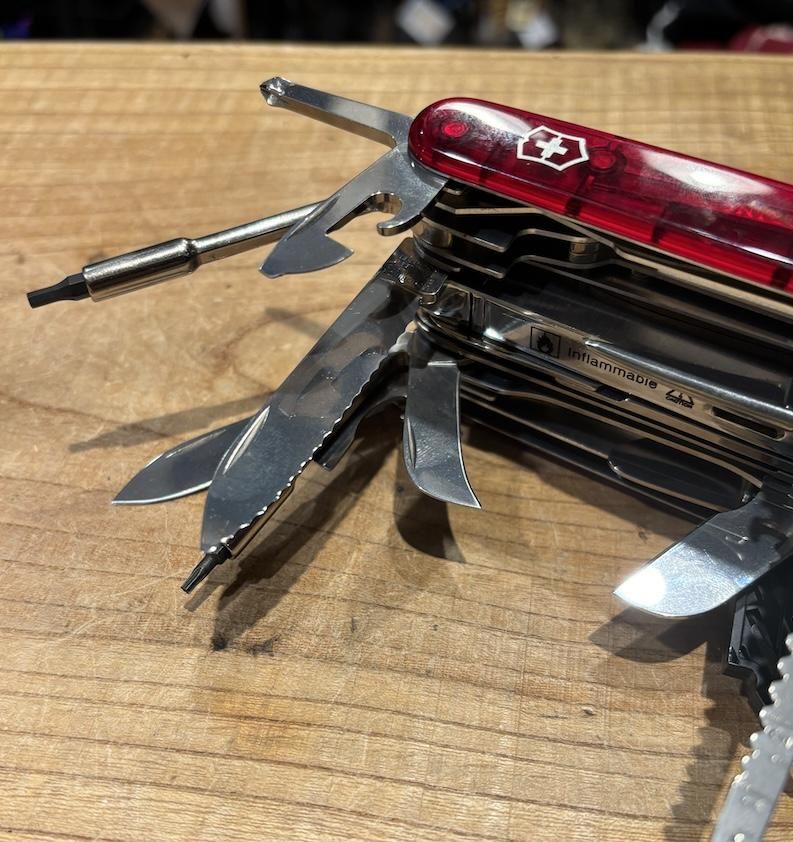 VICTORINOX ビクトリノックス＞ Swiss Champ XXLT スイス