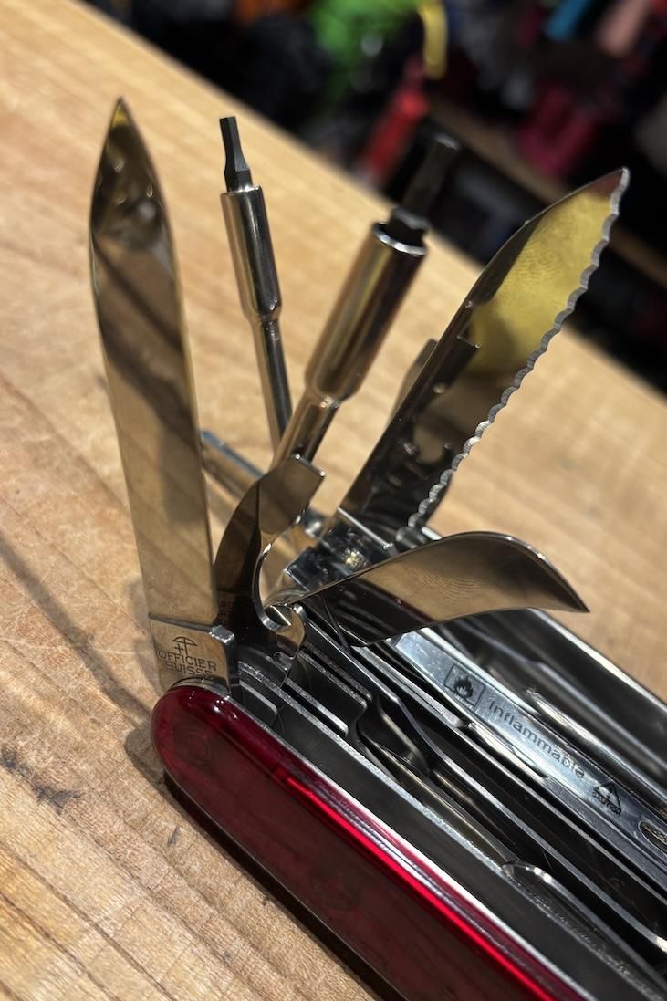 VICTORINOX ビクトリノックス＞ Swiss Champ XXLT スイス