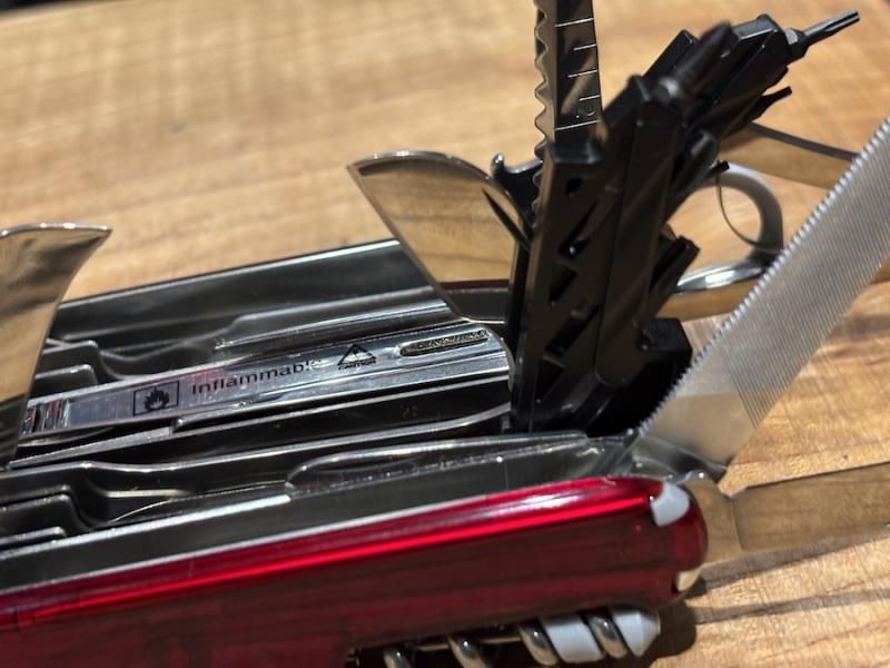 VICTORINOX ビクトリノックス＞ Swiss Champ XXLT スイス