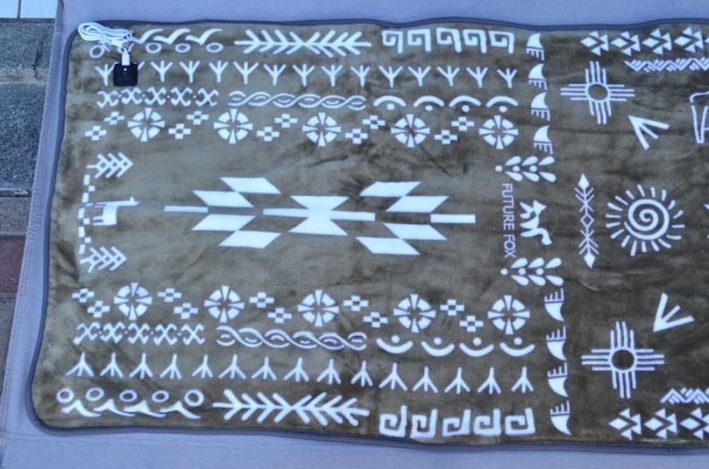 フューチャーフォックス | ナバホ柄 電熱マット - 中古アウトドア用品