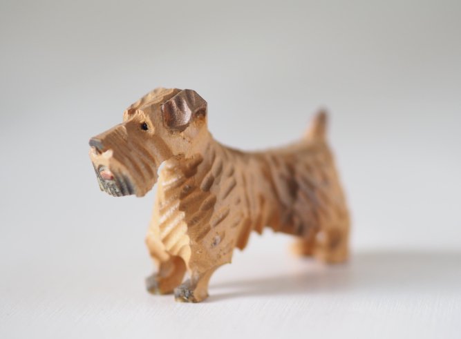 木彫りの犬（に） ソラシカ散歩[オンラインショップ]－古道具と雑貨と、なつかしい暮らし－