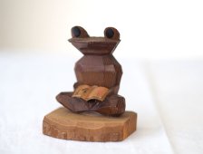 木彫りのカエル