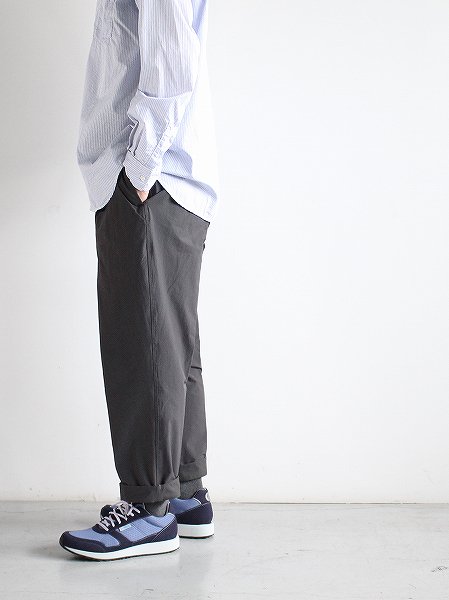 and wander (アンドワンダー) Plain Tapered Stretch Pants 
