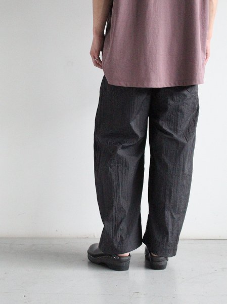 ASSEDONCLOUD　HW wide trousers - Salt shrinking nylon / Black