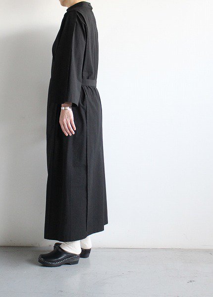 THE HINOKI OG Cotton Stand Collar Dress / BLACK