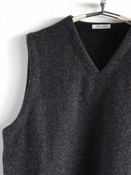 THE HINOKI Wool Casentino V-Necked Vest / CHARCOAL GRAY