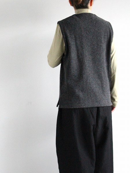 THE HINOKI Wool Casentino V-Necked Vest / CHARCOAL GRAY