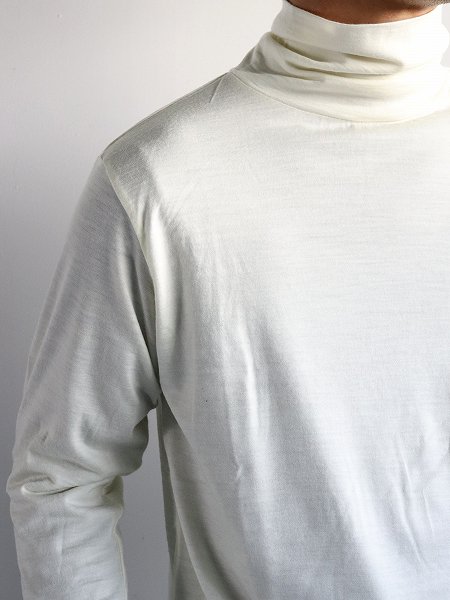 BETTER　WASHABLE WOOL HIGH NECK T-SHIRT