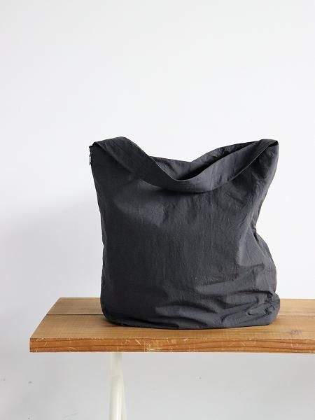 ERA(イーラ) SHRINK PIPE BAG BLACK (K003S) ERA. イーラ｜SHRINK PIPE BAG（ブラック）