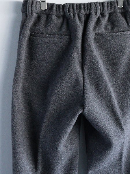 FLISTFIA (եꥹȥե)Tuck Wide Trousers / Charcoal Gray