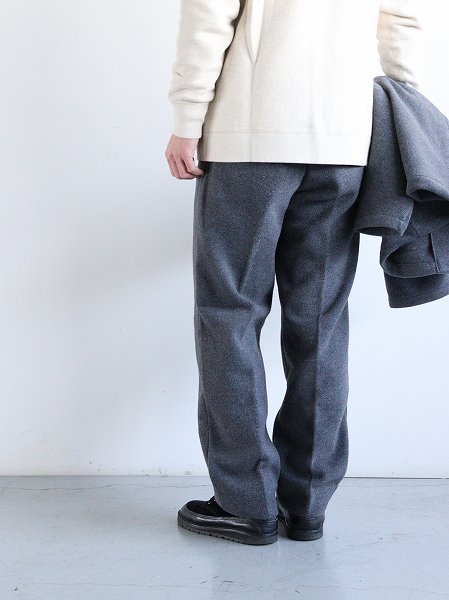 FLISTFIA (եꥹȥե)Tuck Wide Trousers / Charcoal Gray