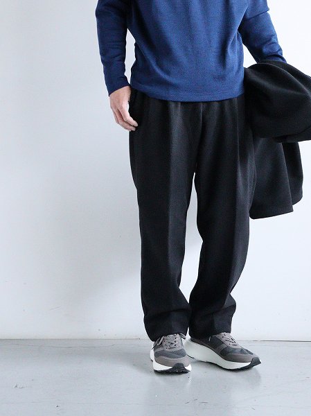 FLISTFIA (եꥹȥե)Tuck Wide Trousers / Modern Black