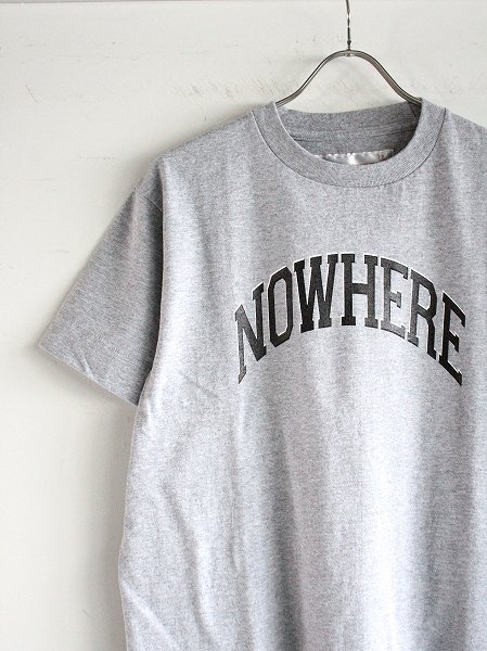 NECESSARY or UNNECESSARY / NOUN (ナウン) Tシャツ 「UNIVERSITY」