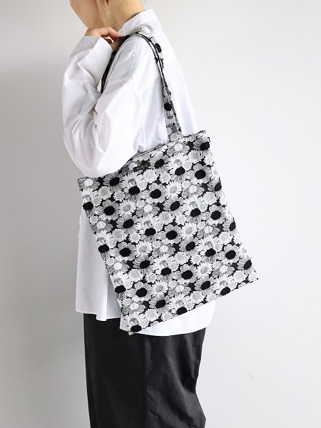 R&D.M.Co-JACQUARD DAISY TOTE BAG