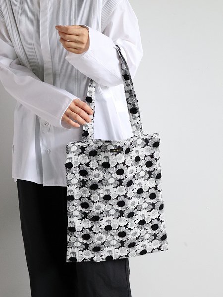 R&D.M.Co-JACQUARD DAISY TOTE BAG