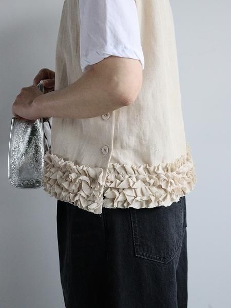 R&D.M.Co-FRILL DECOLATION BUTTON BIB / Antique White