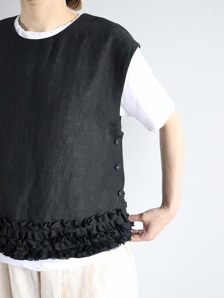 R&D.M.Co-FRILL DECOLATION BUTTON BIB / Black