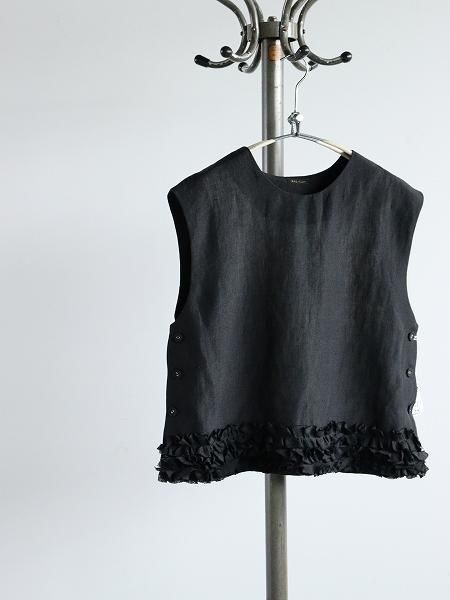 R&D.M.Co-FRILL DECOLATION BUTTON BIB / Black