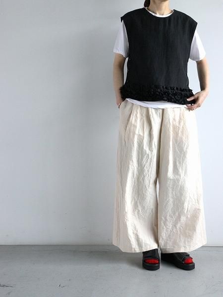 R&D.M.Co-FRILL DECOLATION BUTTON BIB / Black