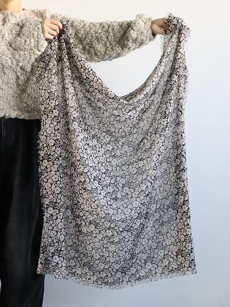  R&D.M.Co-  WILD BERRY GAUZE SHAWL