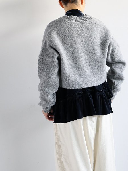 RHODOLIRION (ɥꥪ) Swallow EMB. V Neck Sweater