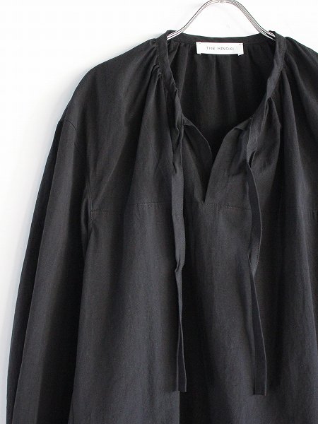 THE HINOKI　Organic Linen Gathered Neck Shirt / BLACK