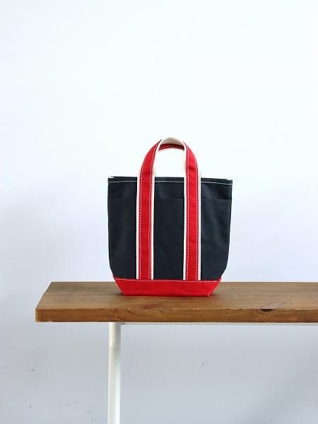 This is a(n)Base Field Tote/Tall M