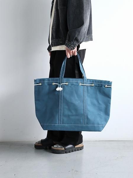 This is a(n)Base Field Tote L
