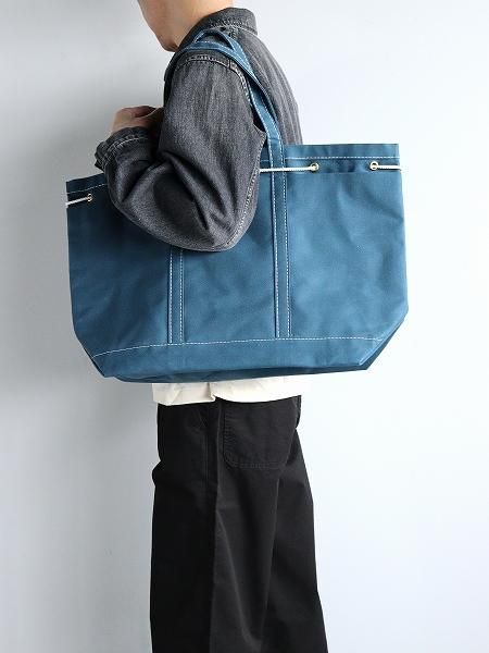 This is a(n)Base Field Tote L