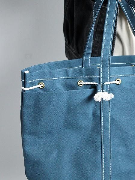 This is a(n)Base Field Tote L