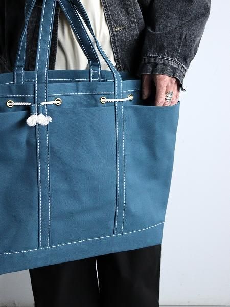 This is a(n)Base Field Tote L