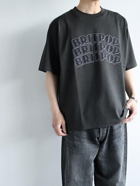 blurhms ROOTSTOCK BRITPOP Print Tee WIDE (#bROOTS25S34A)