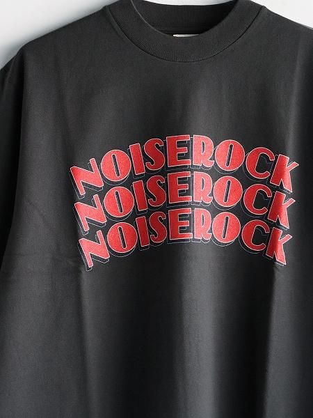 blurhms ROOTSTOCK＞NOISEROCK Tシャツ
