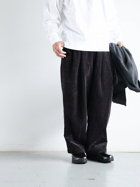 roundaboutCorduroy 2tuck Pants / Black