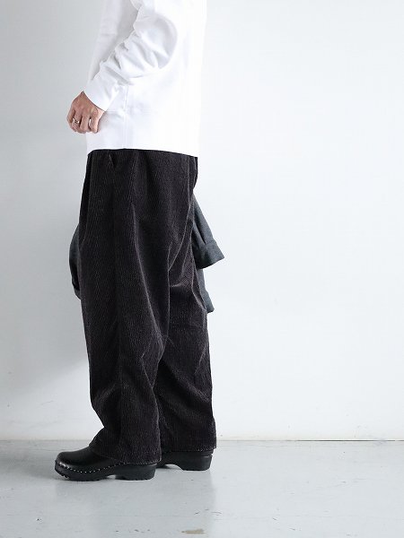 roundaboutCorduroy 2tuck Pants / Black