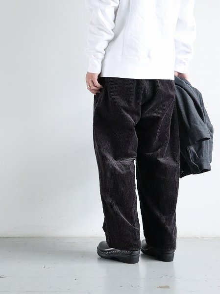 roundaboutCorduroy 2tuck Pants / Black