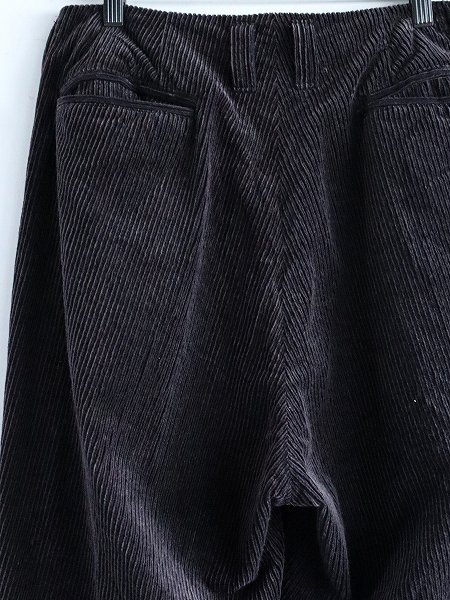 roundaboutCorduroy 2tuck Pants / Black