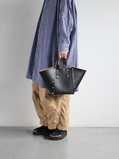 少し傷ありますassemble hand bag wide M