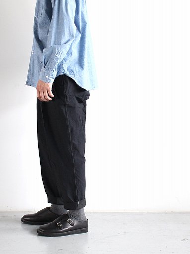 and wander (アンドワンダー) Plain Tapered Stretch Pants