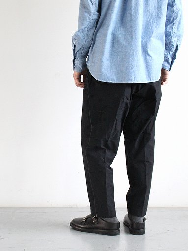 and wander (アンドワンダー) Plain Tapered Stretch Pants